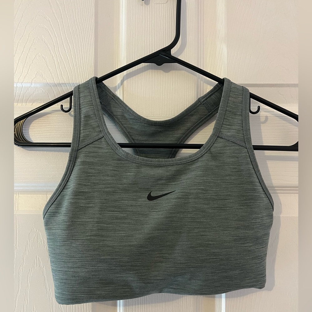 Nike Women’s Size Small Sports Bra With Removable Padding
